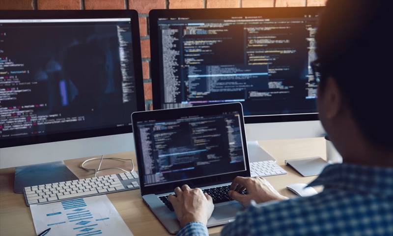 数据科学选型：R与Python如何赋能阿拉尔市网站建设？
